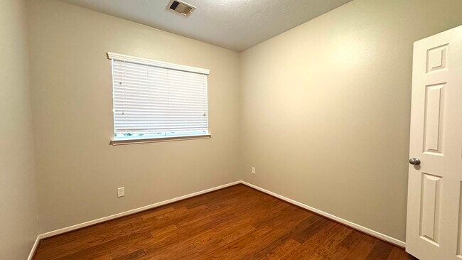 Building Photo - 8923 Willow Wind Ln
