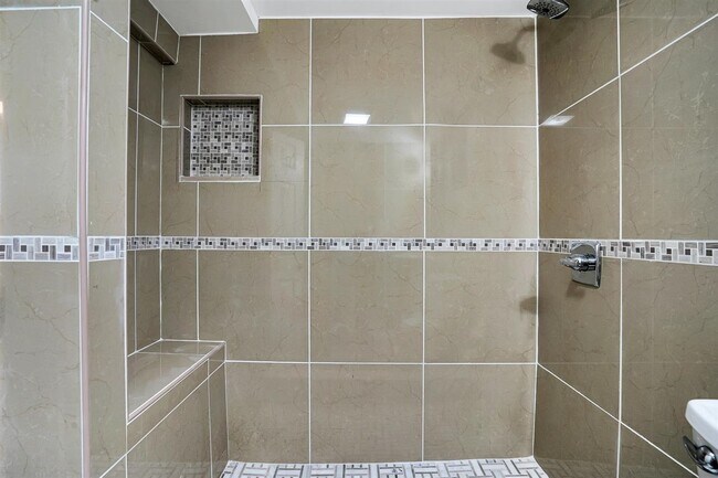 Building Photo - 126 75th St