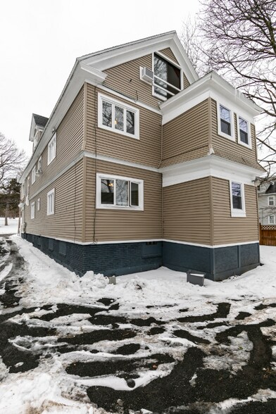 Building Photo - 1205 Madison St