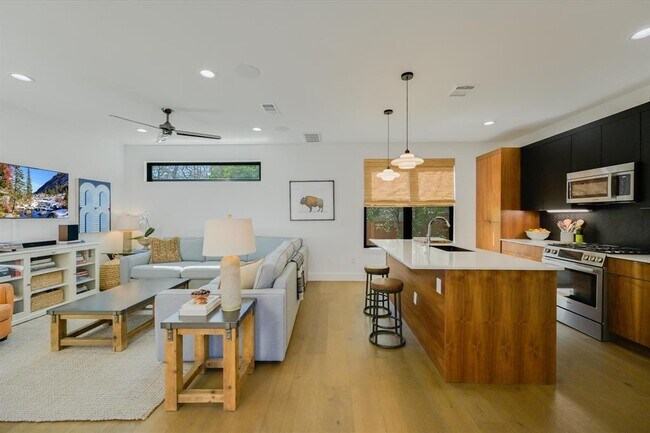 Building Photo - 907 Redd St