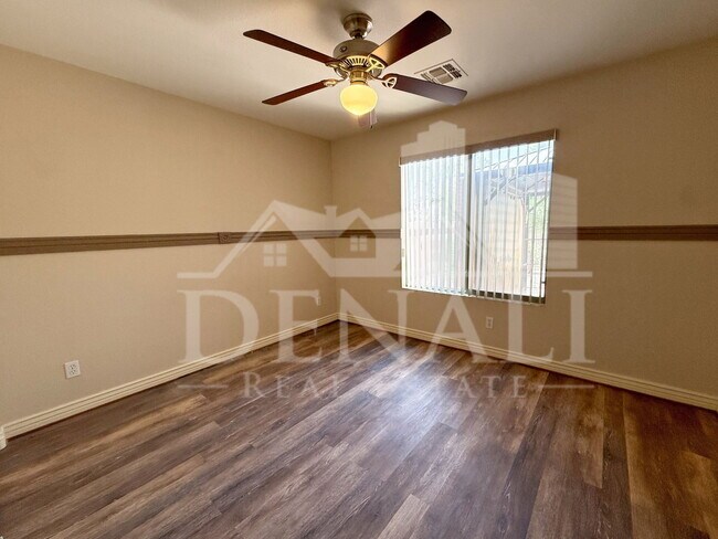 Building Photo - 4148 E Brighton Way