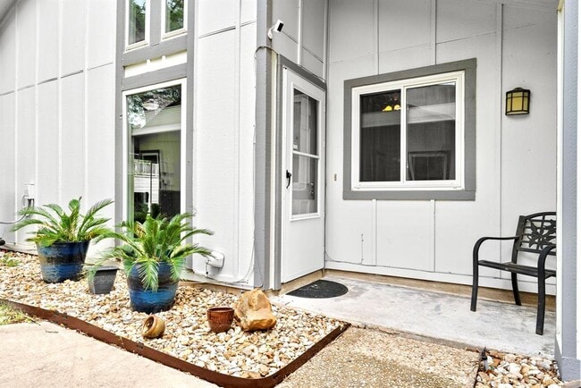 Building Photo - 1702 Coturnix Dr