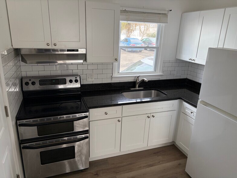 Building Photo - 78 Royal Oak Dr