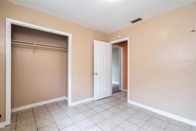 Building Photo - 4700 Franklin Park Dr