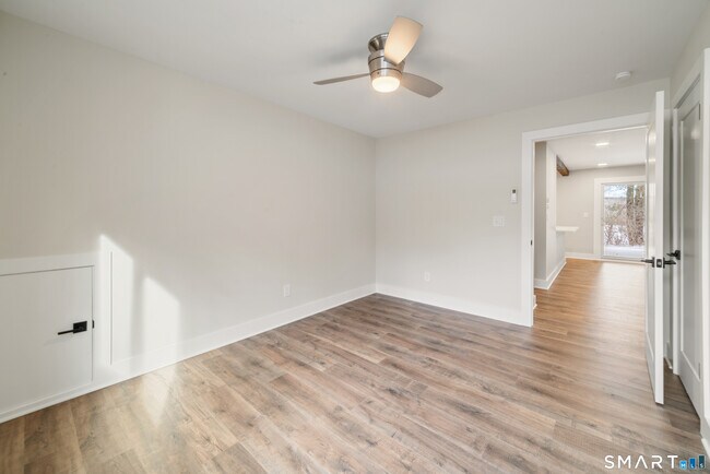 Building Photo - 304 Heritage Vlg