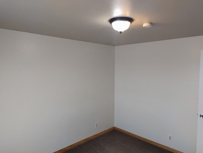 Building Photo - 1601 Canyon Rd