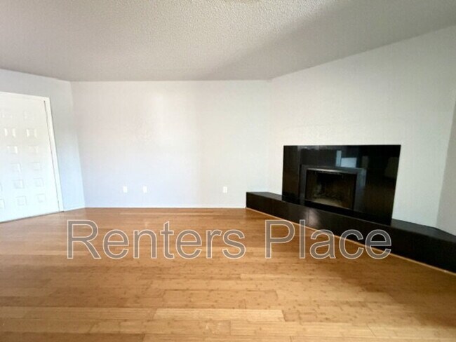 Building Photo - 1207 S Quaker Ave