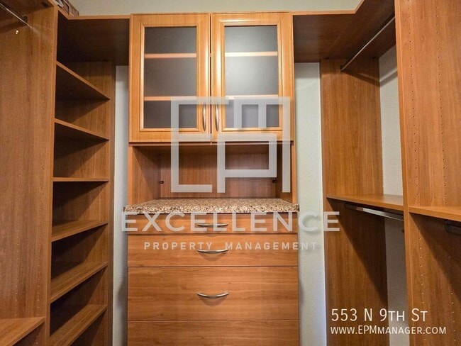 Building Photo - 553 N 9th St