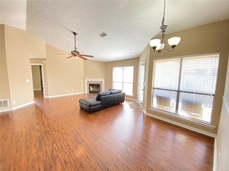 Building Photo - 1907 Woodrun Dr
