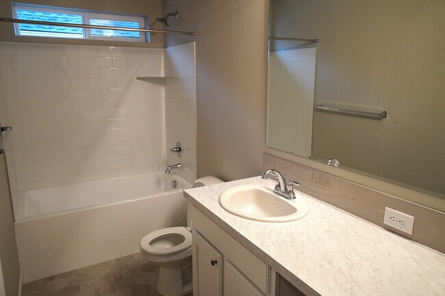 Building Photo - 3154 N Greengate Way