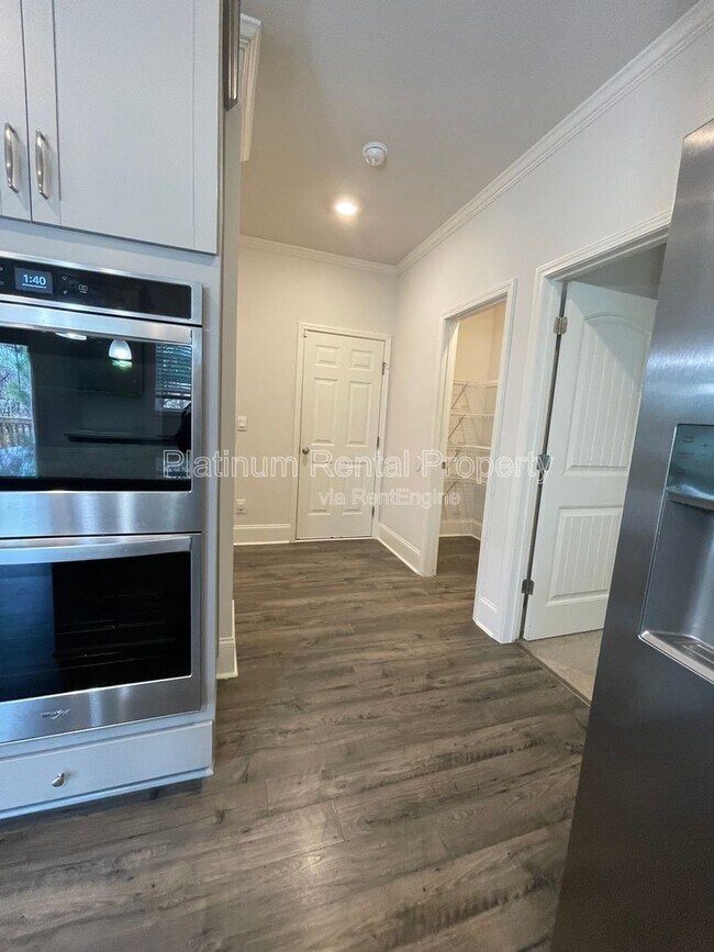 Building Photo - 1616 Chancery Ln