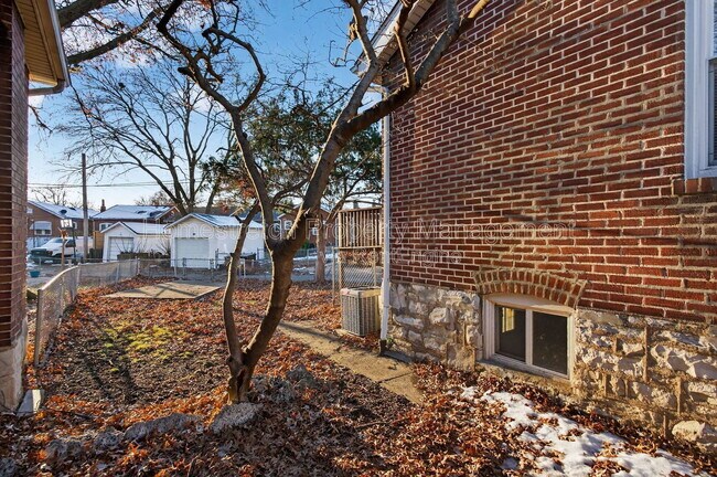 Building Photo - 4762 Alma Ave