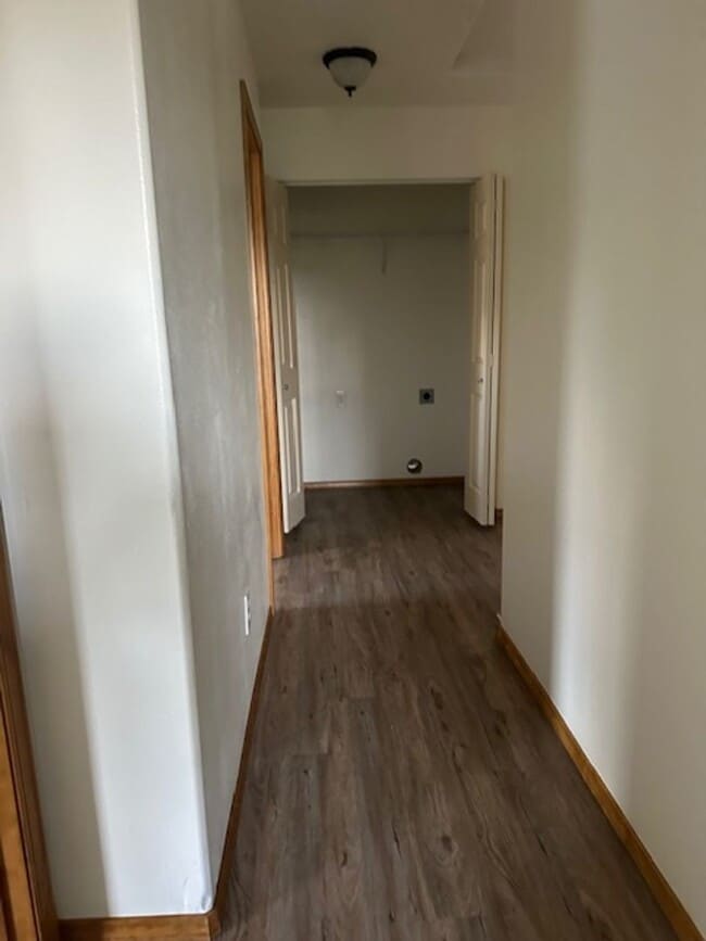 Building Photo - 3 bedroom Upscale home Mid town