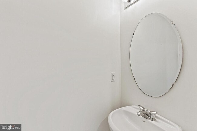 Building Photo - 7039 Oak Grove Way