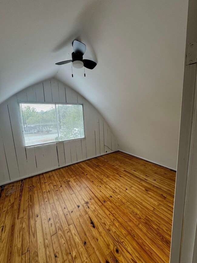 Building Photo - Unique & Affordable 2 Bedroom on Eastside ...