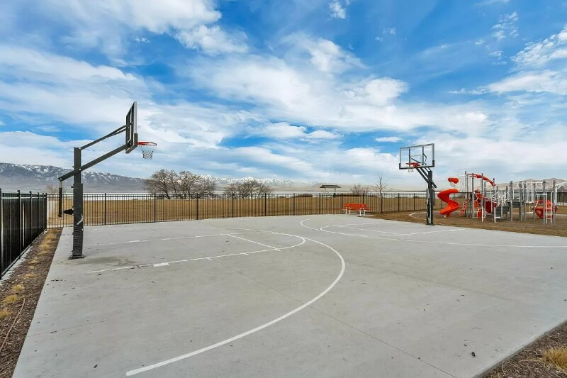 Building Photo - 687 N 380 W