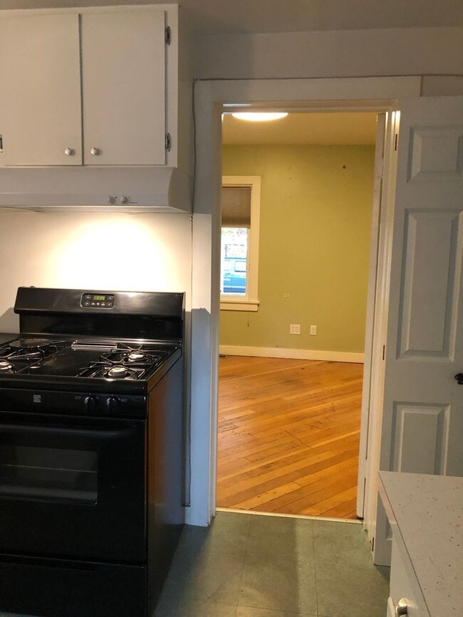 Building Photo - Adorable Two-bedroom Ballard Cottage