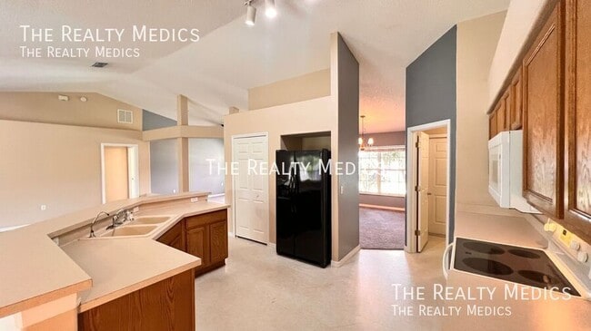 Building Photo - 1553 Ross Dr