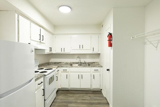 Kitchen - Fairhill Apartments