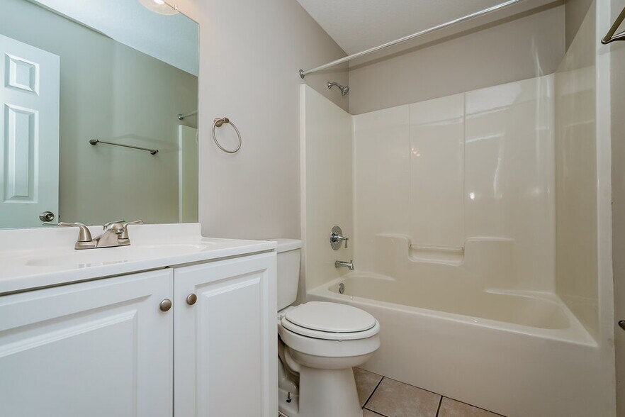 Building Photo - 1402 Thistledown Dr