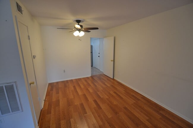 Building Photo - MOVE IN SPECIAL!  Newly updated, 2 bedroom, 2 bath Condo at Westdale Club Condos