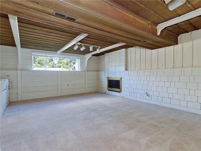 Building Photo - 13819 NE 73rd Pl