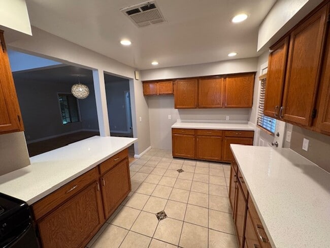 Building Photo - CRENSHAW 17024-17026