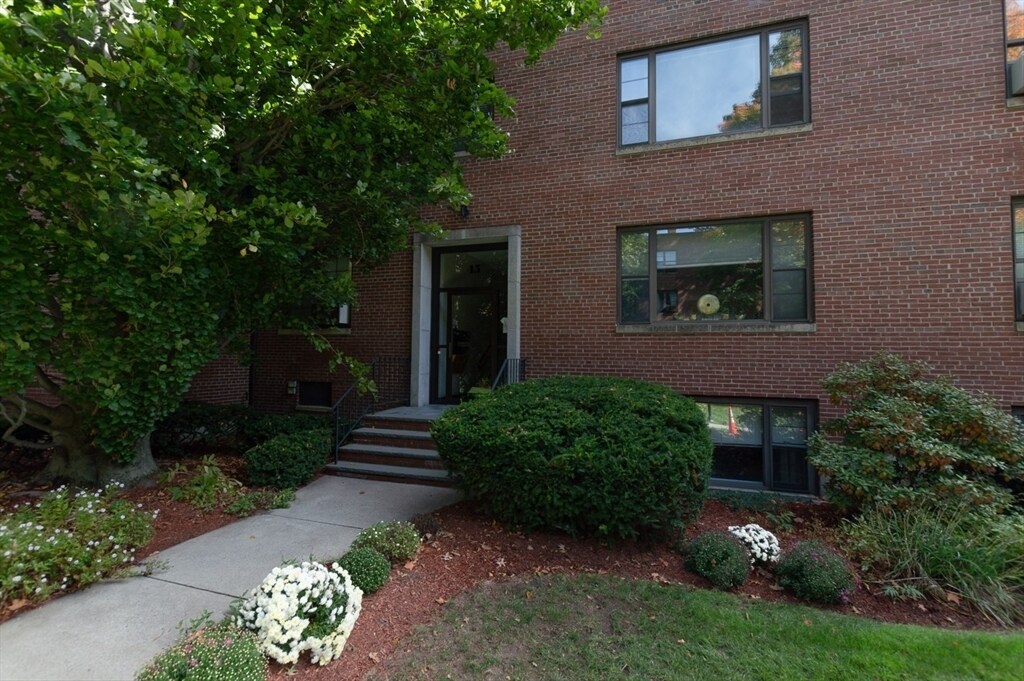 Building Photo - 43 Harvard St