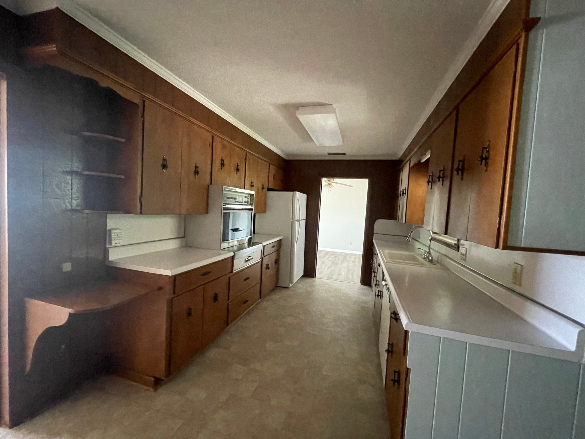 Building Photo - 213 E Pecan Rd