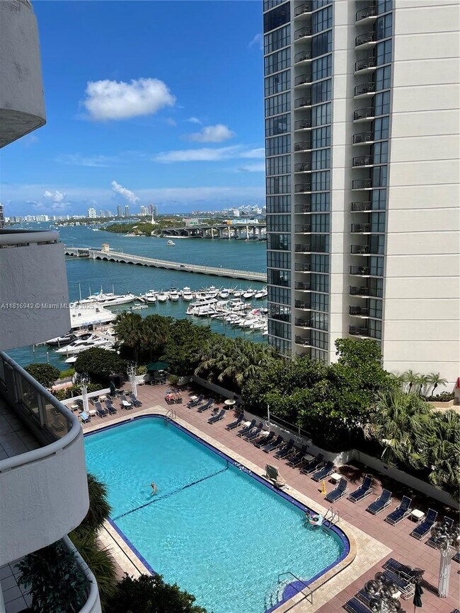 Building Photo - 1717 N Bayshore Dr