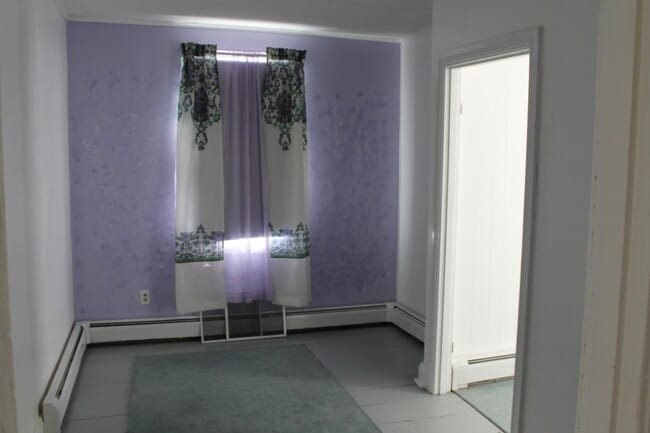 Building Photo - Spacious Single Family Home