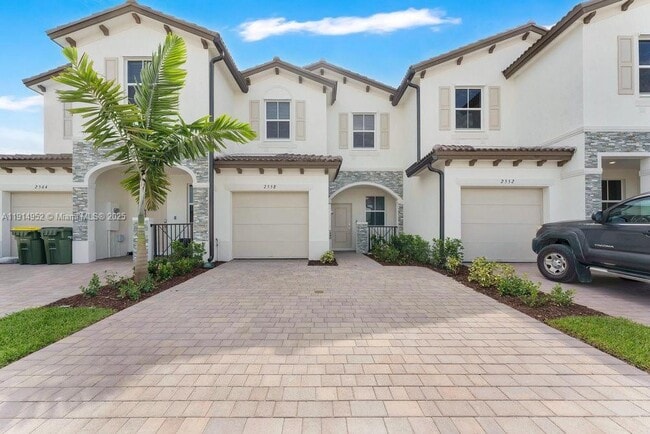 Building Photo - 2558 SE 27th Dr