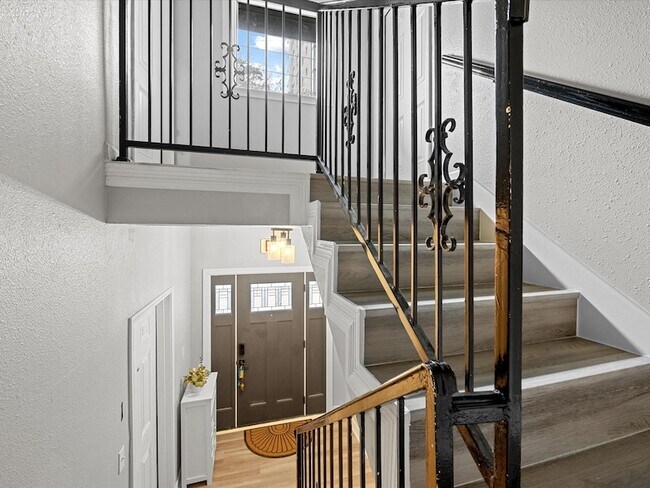 Building Photo - 1119 Waugh Dr