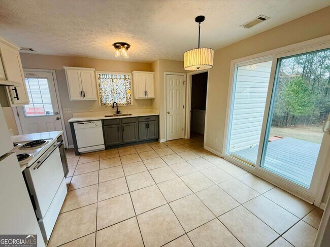 Building Photo - 325 Dreamland Ct