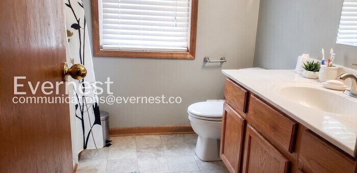 Building Photo - 10550 Bridgemor Dr