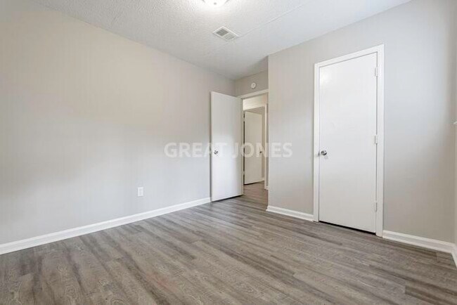 Building Photo - 1209 Hemlock St