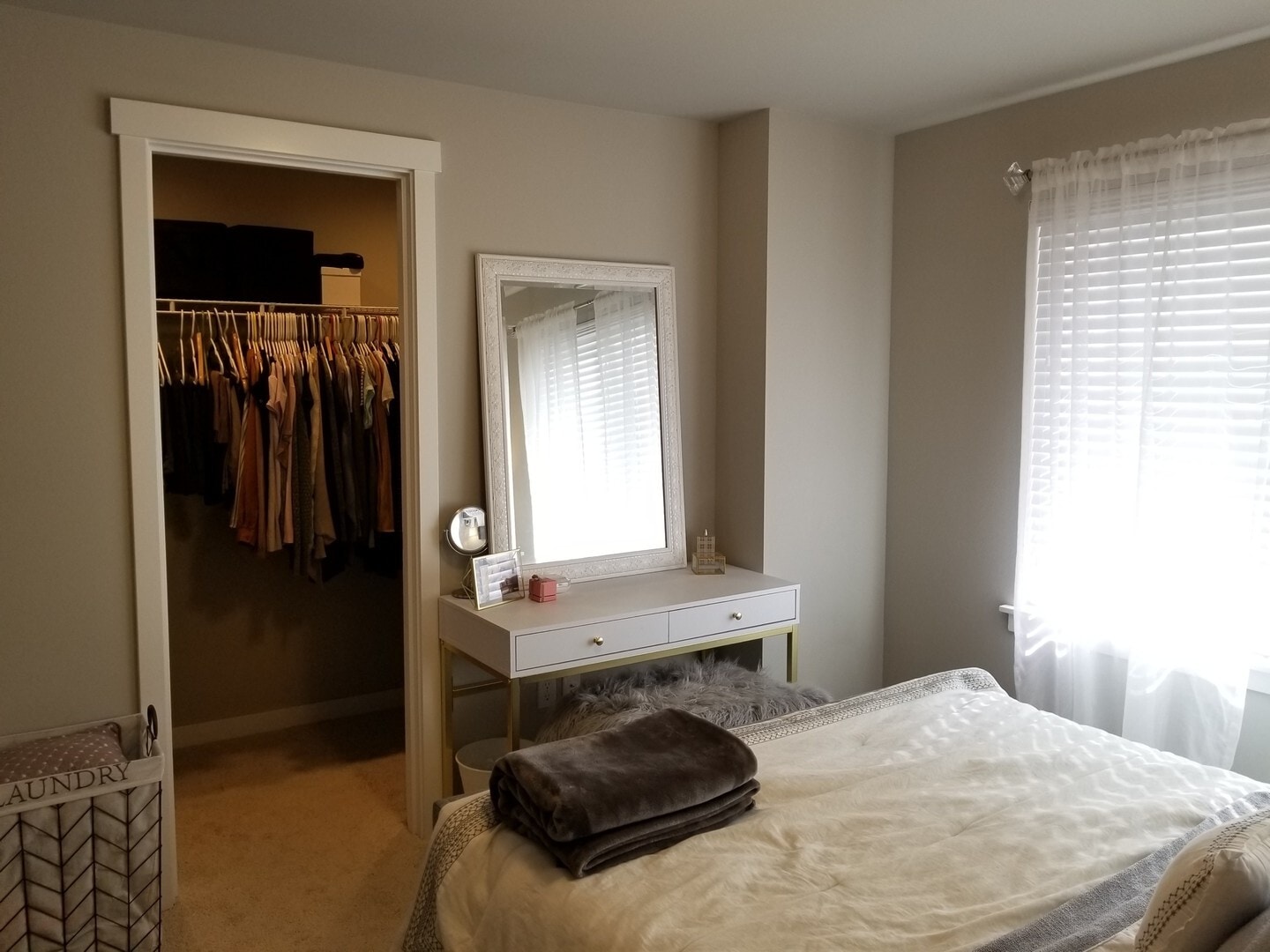 Building Photo - GORGEOUS Edmonds 2 Bedroom Primary Suites - CLOSE TO EVERYTHING