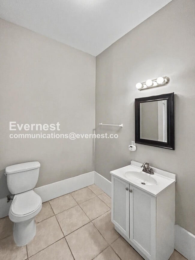 Building Photo - 1304 Oakwood Ave