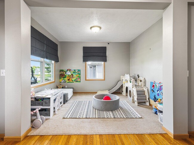 Building Photo - 251 Ashbourne Dr