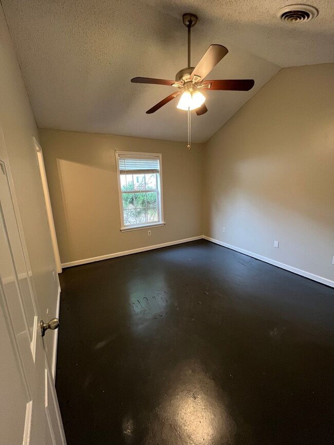 Building Photo - 3 Bed 3 Bath House