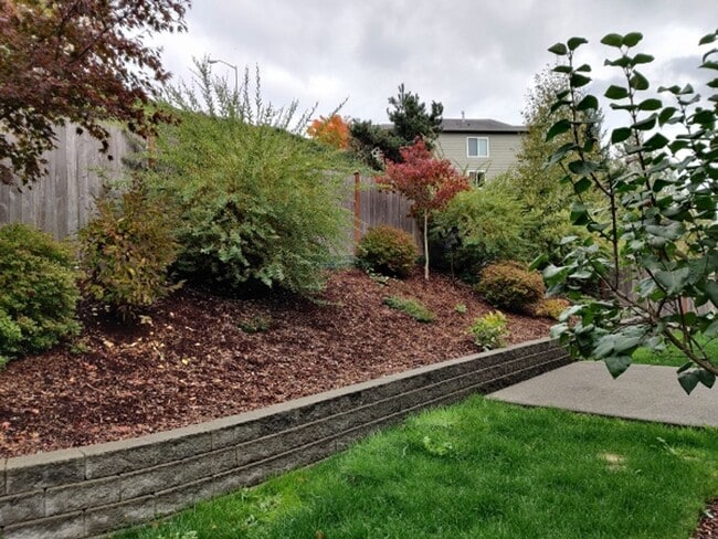 Building Photo - Beautiful Tumwater Home - 4 BD+DEN+BONUS RM