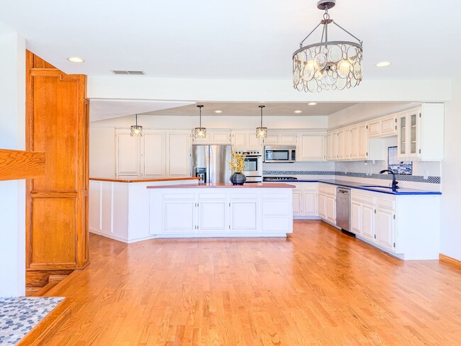 Building Photo - 2511 Monaco Dr