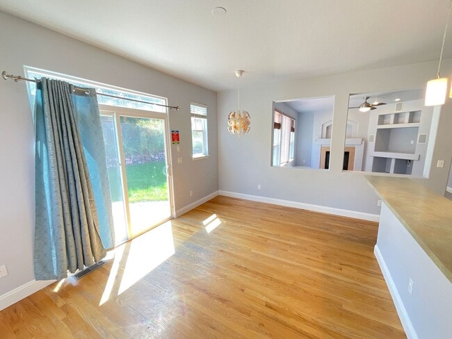 Building Photo - 6 Bedroom Home Available Near North Gate B...
