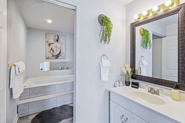 Building Photo - 301 S Front St