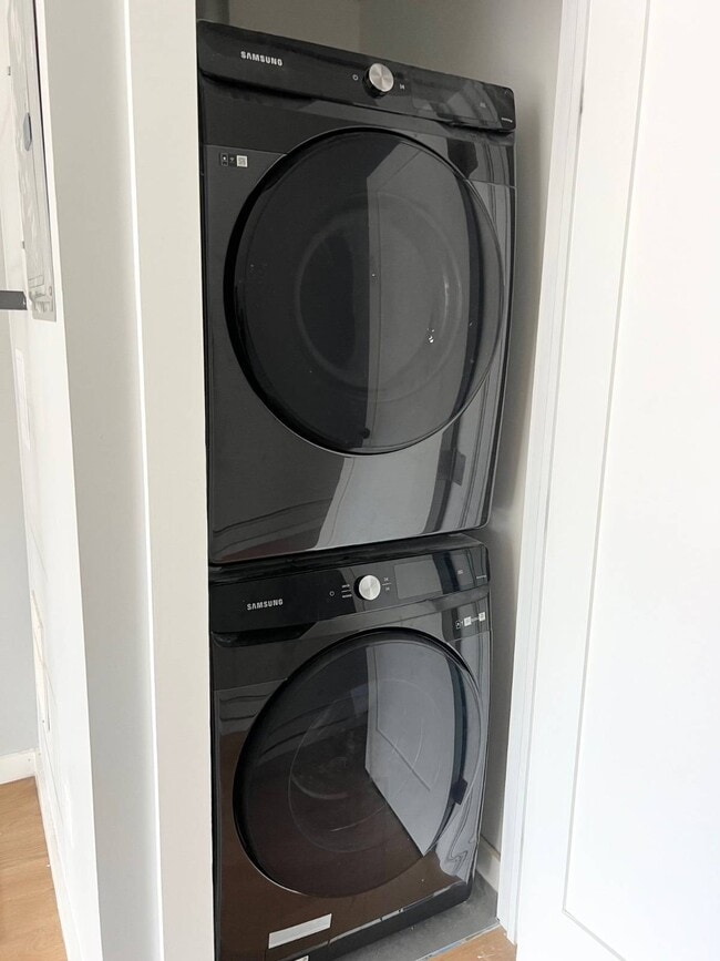 Building Photo - 945 77th St