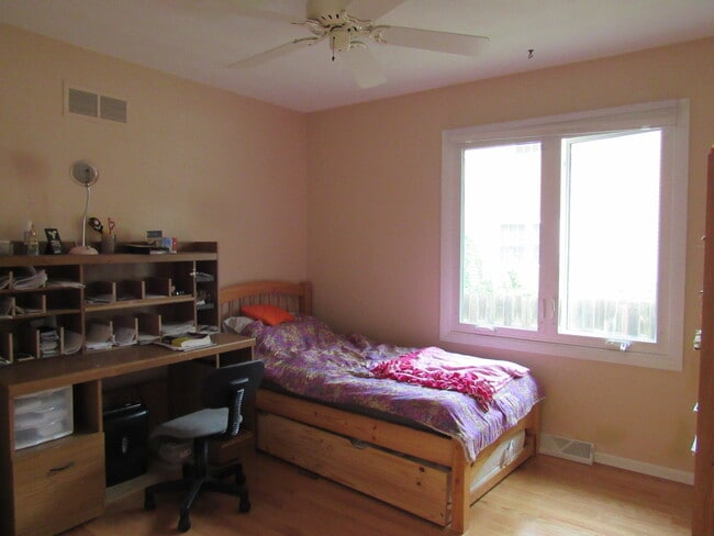 Bedroom 3 - 2586 E George Washington Blvd