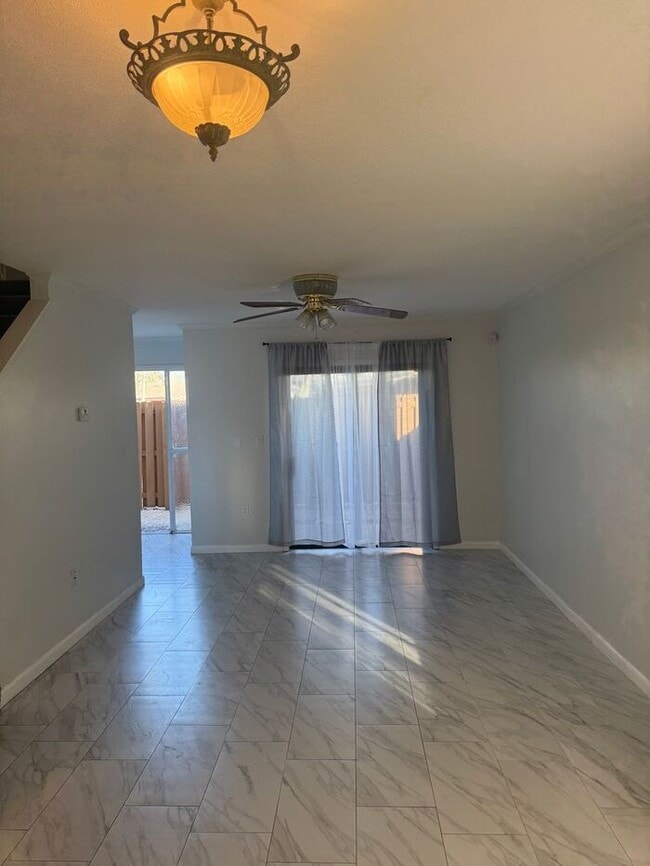 Building Photo - Fantastic 3/3 Townhome in Windsor Pines, Kissimmee