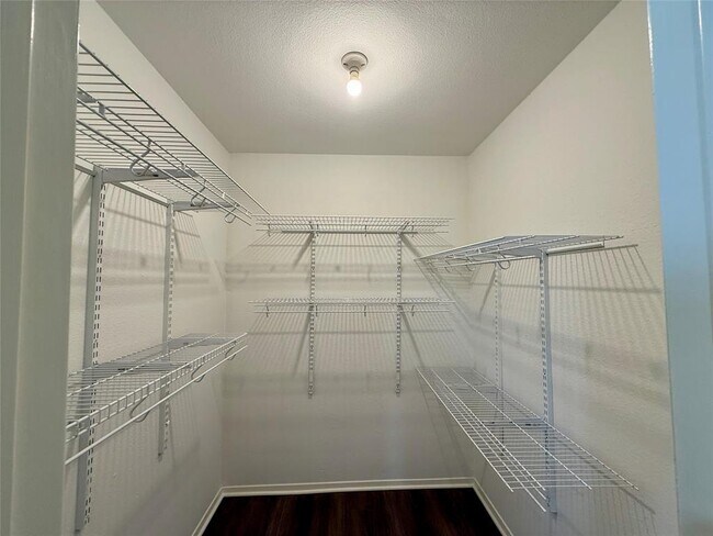 Building Photo - 9510 Newberry Dr