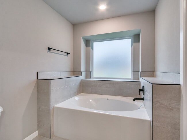 Building Photo - 1ST MONTH FREE