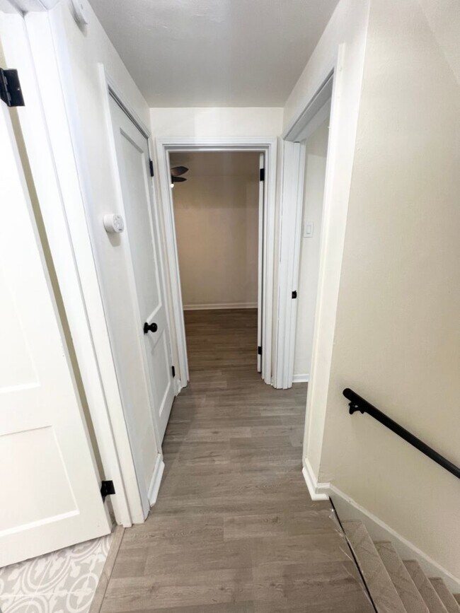 Building Photo - Updated 3 Bed, 1 Bath in Verona- Central Air and Huge Kitchen!!